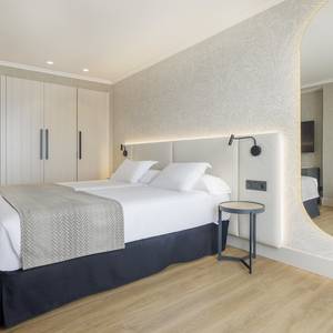 Quarto duplo standard com terraço Hotel ILUNION San Sebastián